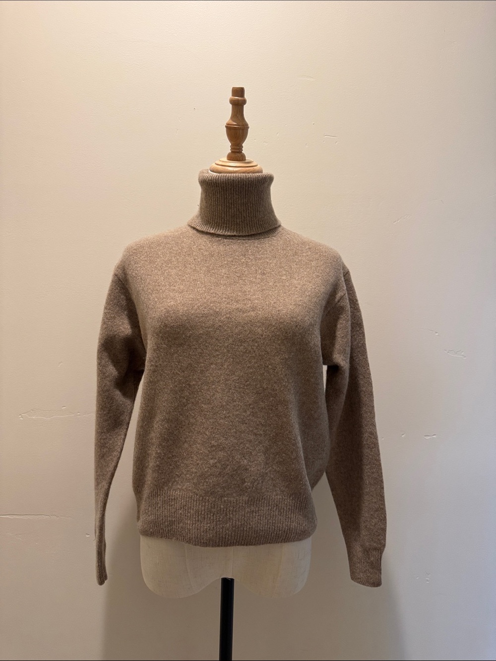 Uniqlo beige 100% soft wool turtleneck sweater